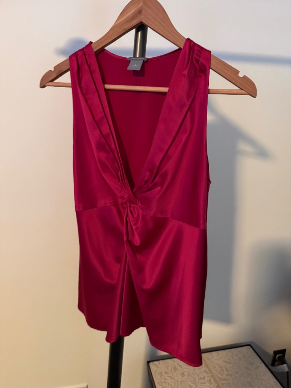 Ann Taylor Red Magenta Satin Silk Twist Front V-Neck Sleeveless Blouse